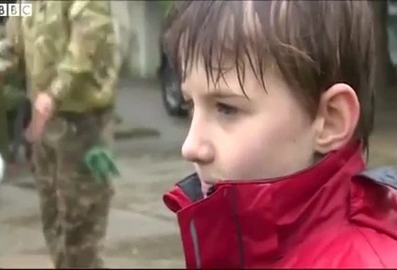 Garçon de 10 ans qui a été appelé par la marine