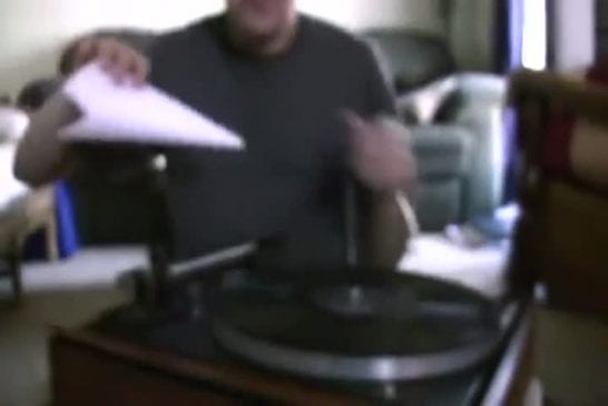 Jouer un morceau de musique avec la broche et du papier