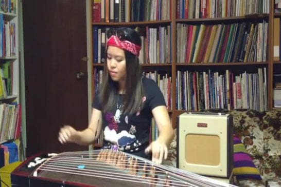 Fille reprend Sweet Child O Mine sur des instruments traditionnels