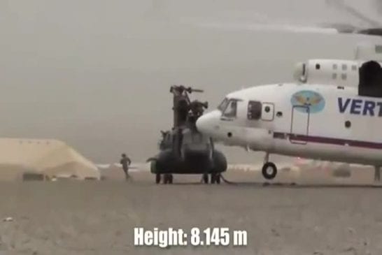 Gigantesque hélicoptère russe soulève un chinook