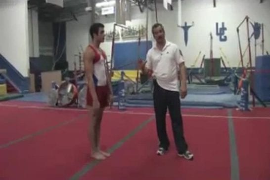 Gymnaste fait un backflip sans sauter