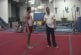 Gymnaste fait un backflip sans sauter