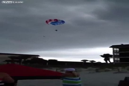 Adolescentes s’écrasent sur un building durant un baptème de parachute ascensionnel