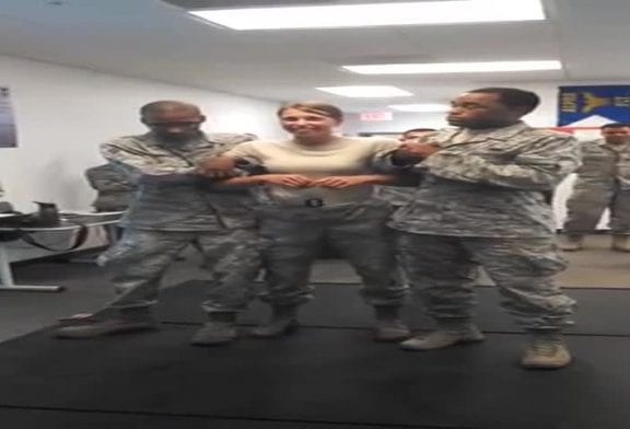 Fille de l’armée de l’air US se fait tazer