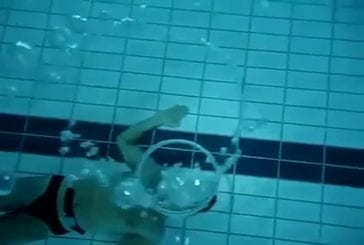 Envoûtants anneaux de bulles sous l’eau