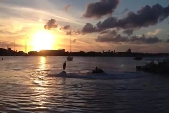 Swooshing dans le lagon