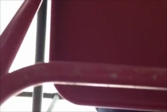 Balle folle fonce droit dans un ventilateur