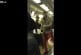 Deux inconnus font une bataille de saxophone dans le métro New-yorkais