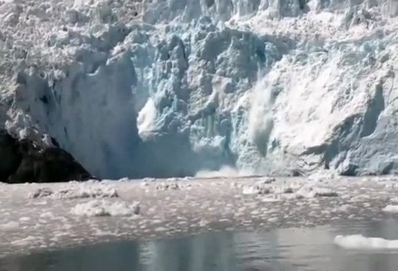 Iceberg provoque un énorme tsunami