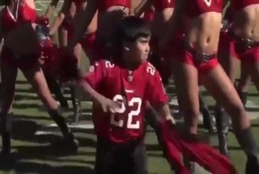 Enfant intrépide rejoint les cheerleaders NFL