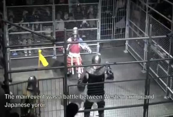 Bataille entre un chevalier en armure et un samouraïs
