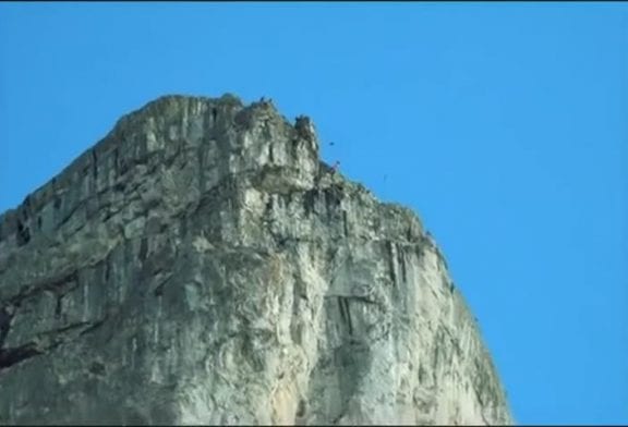 Record du monde de saut en chute libre en suspension