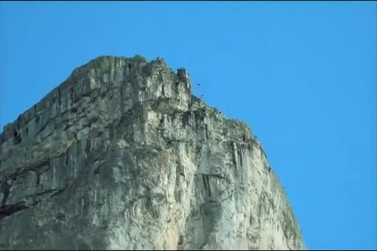Record du monde de saut en chute libre en suspension