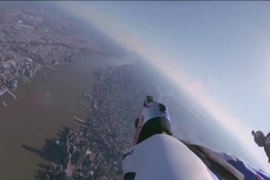 Vol en wingsuit au-dessus de new york city