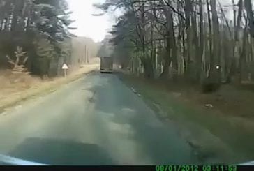 Camion qui double un tracteur