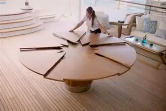 Une table ingénieuse pour bateau
