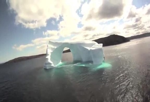 Voler à travers un iceberg