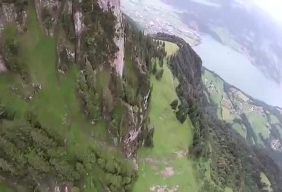 Incroyable vol au ras du sol en wingsuit