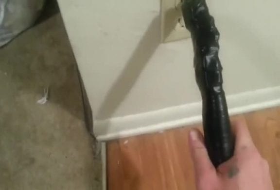 Epée avec pistolet paralysant