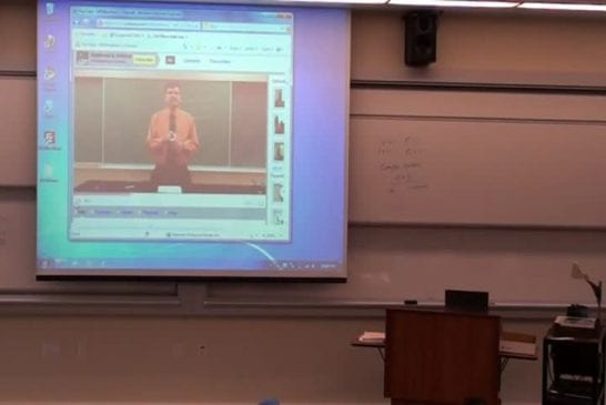 Prof de math fait une farce en vidéoconférence