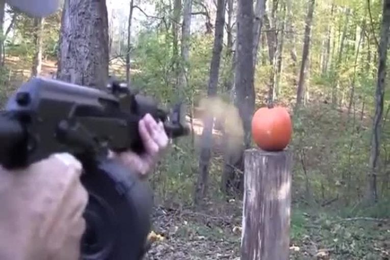 Façon virile de tailler une citrouille