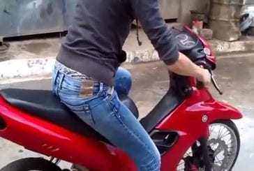 Femme roule en scooter pour la première fois FAIL