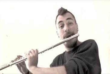 Ce mec est le maître de la flûte