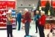 Des vieux font un flash mob dans un magasin de noël