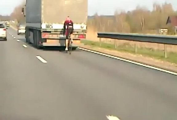 Rouler sans effort à 120km/h en vélo sur l'autoroute