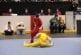 Filles pratiquant le Wushu combattent à des vitesses folles
