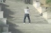 Une terrible chute d’escalier