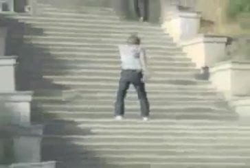 Une terrible chute d’escalier