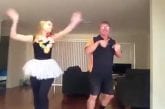 Apprendre à son père une danse sexy